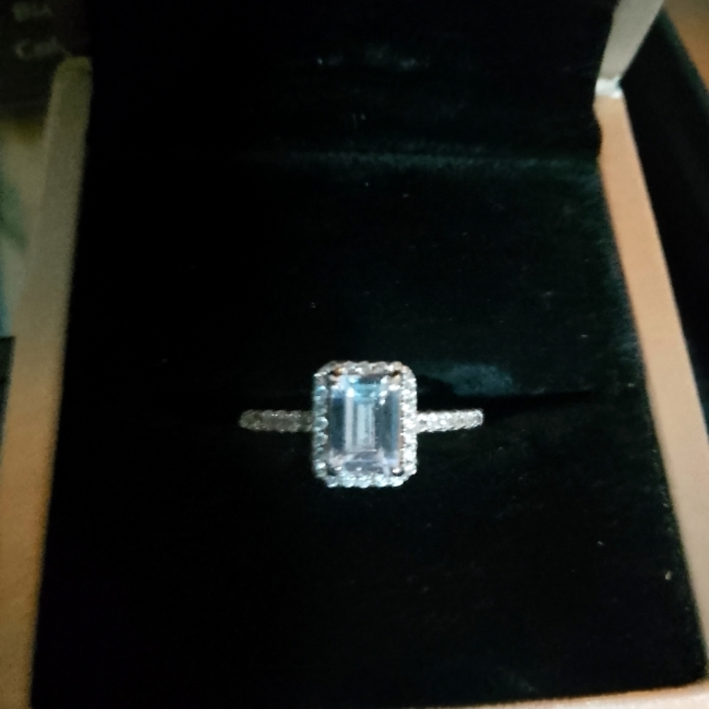 Elegant Silver Gemstone Ring